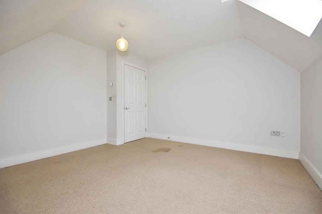Apartment in Romford - View 5