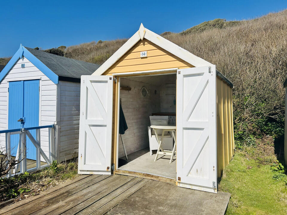 Studio other on Hordle Cliff Beach, SO41, £35,000