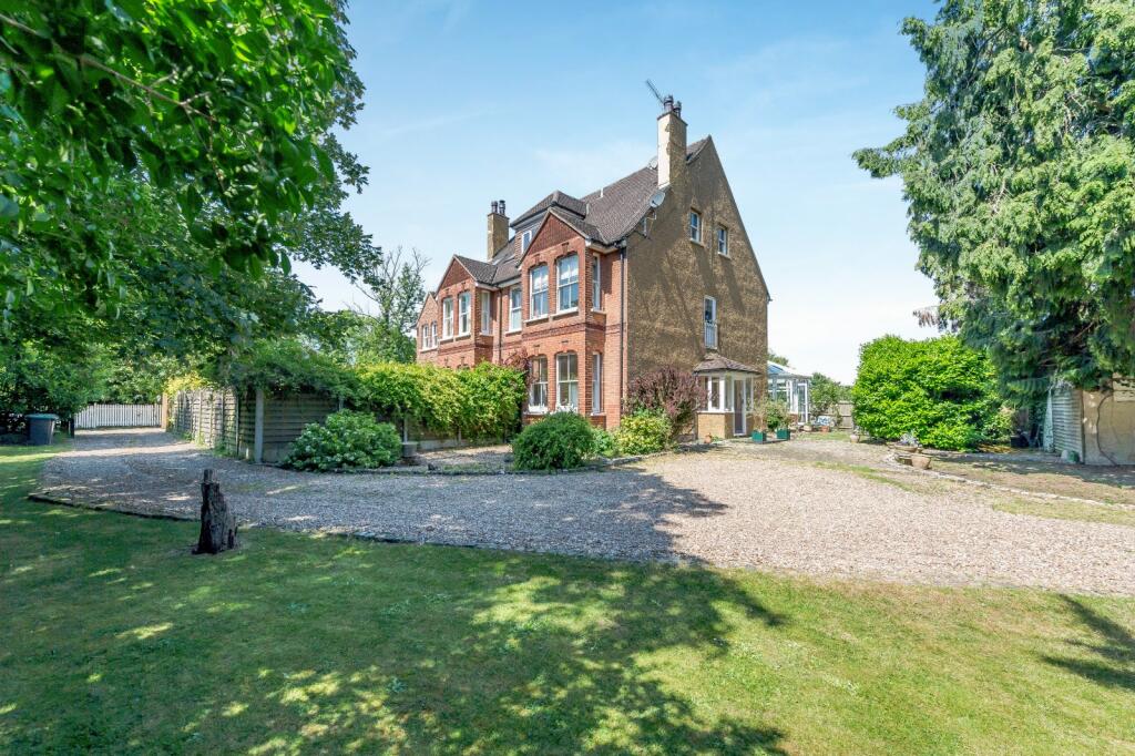 Main image of property: Coles Farm, Chequers Lane, Watford