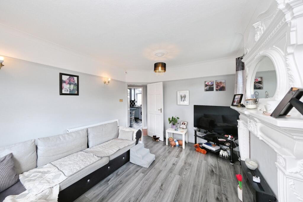 House in Mansfield, Nottinghamshire - View 4