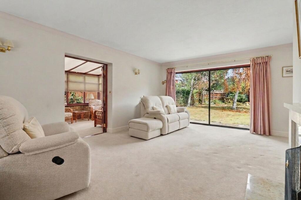 House in Kingston upon Thames - More