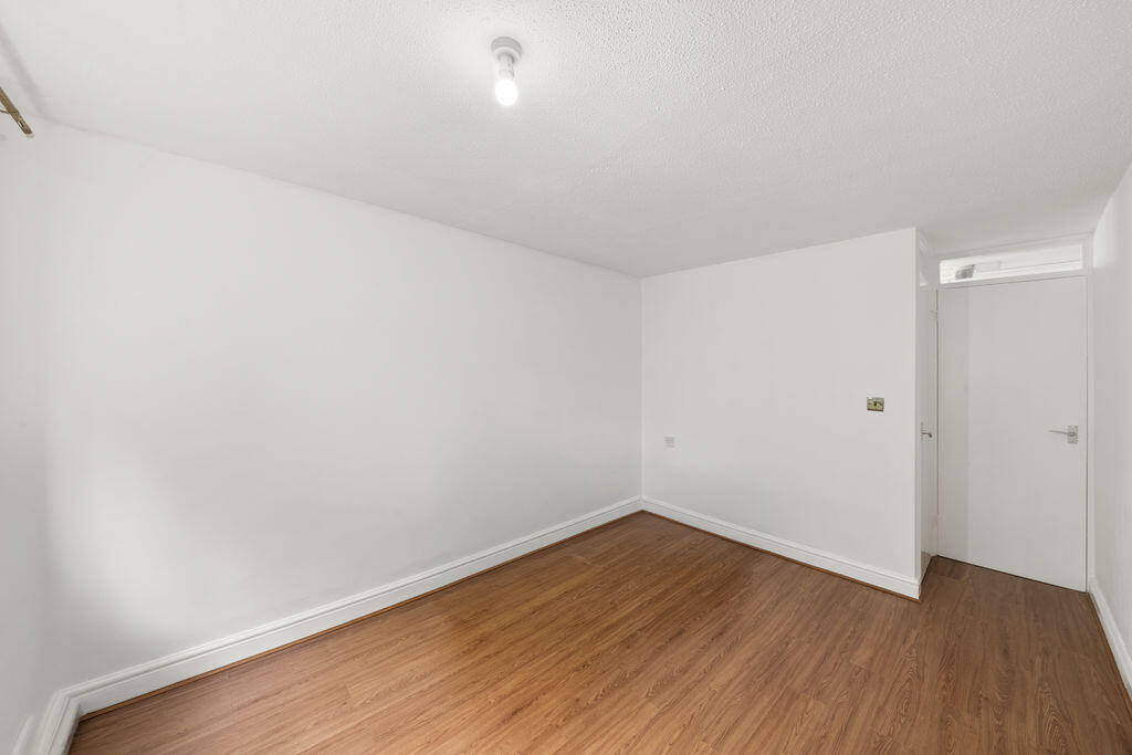 Apartment in Southall - View 4