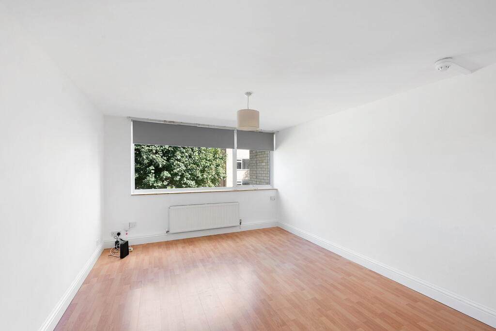Apartment in Cambridge, Lynfield Court, Chesterton - More