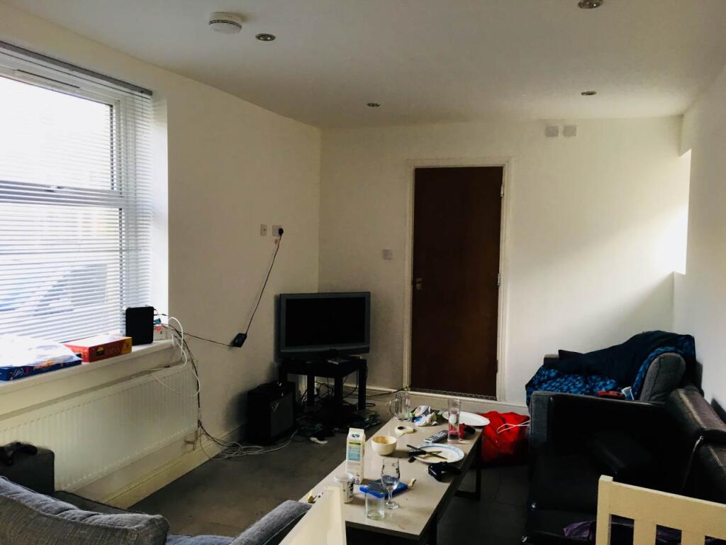 House in Cardiff, Maindy, Cathays - More