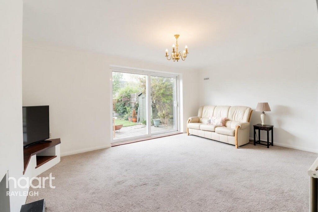 House in Rochford, Rayleigh - View 5