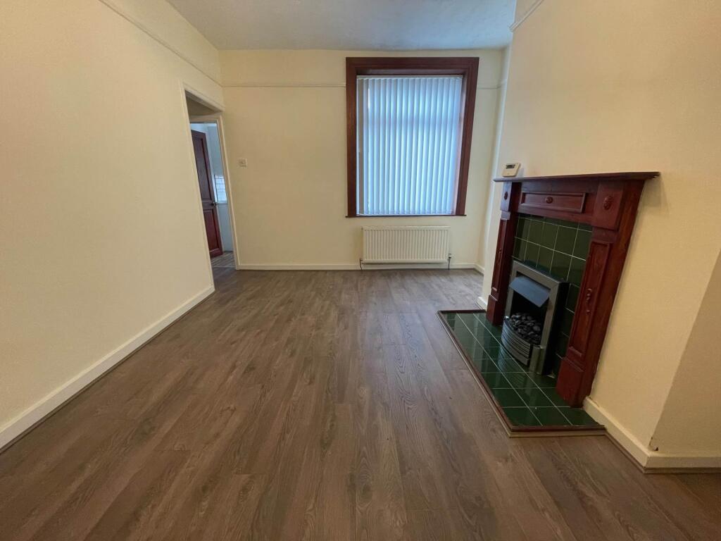House in Oldham, Greater Manchester - View 5