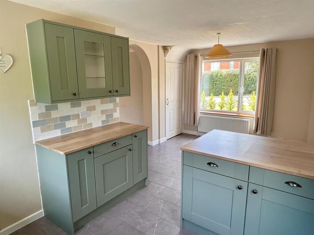 House in Cold Ash, Ashmore Green - View 5