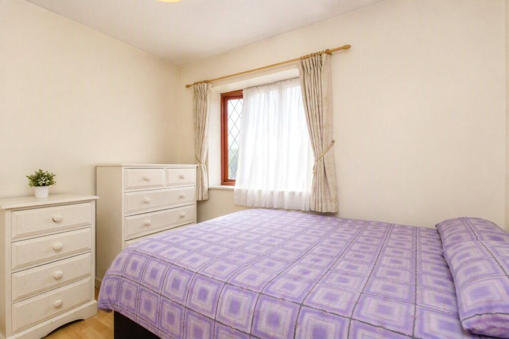 Apartment in Basildon, Essex - More