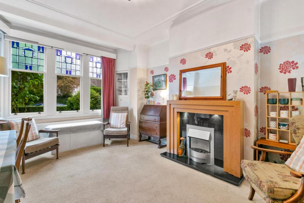 House in Glasgow, Waverley Park, Langside - View 2