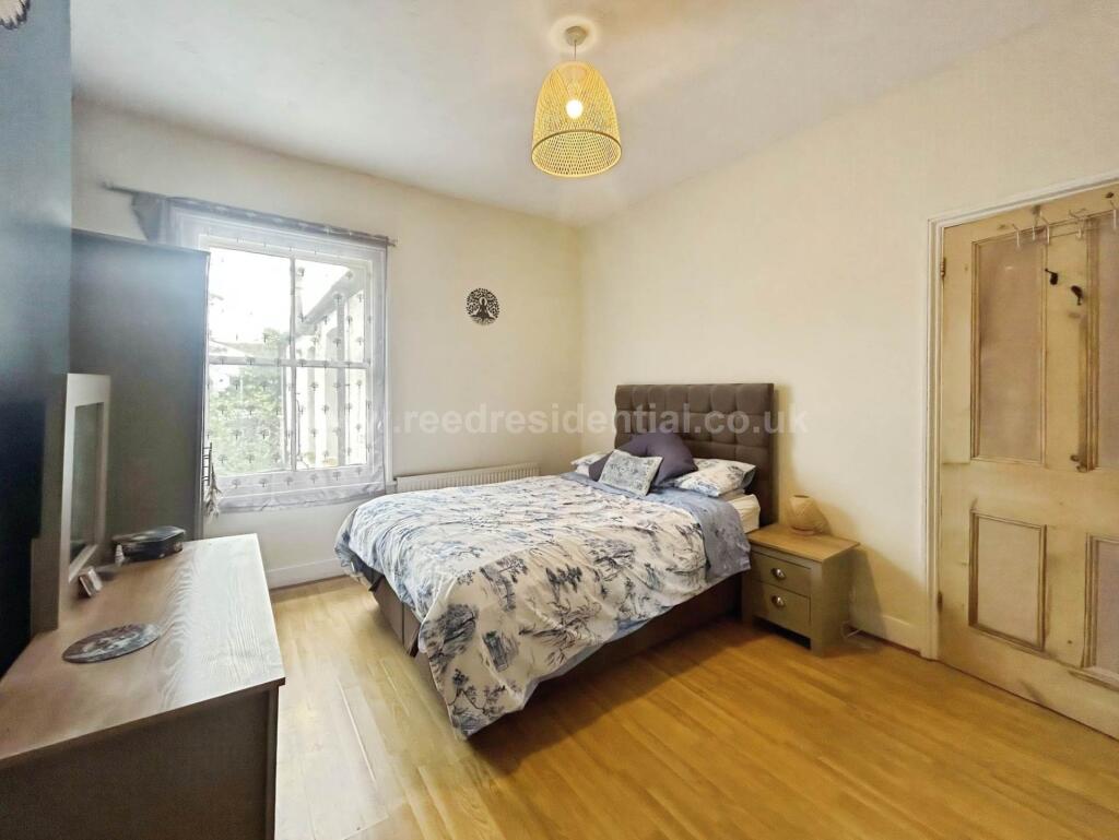 Argyl Road, Westcliff On Sea photo 3