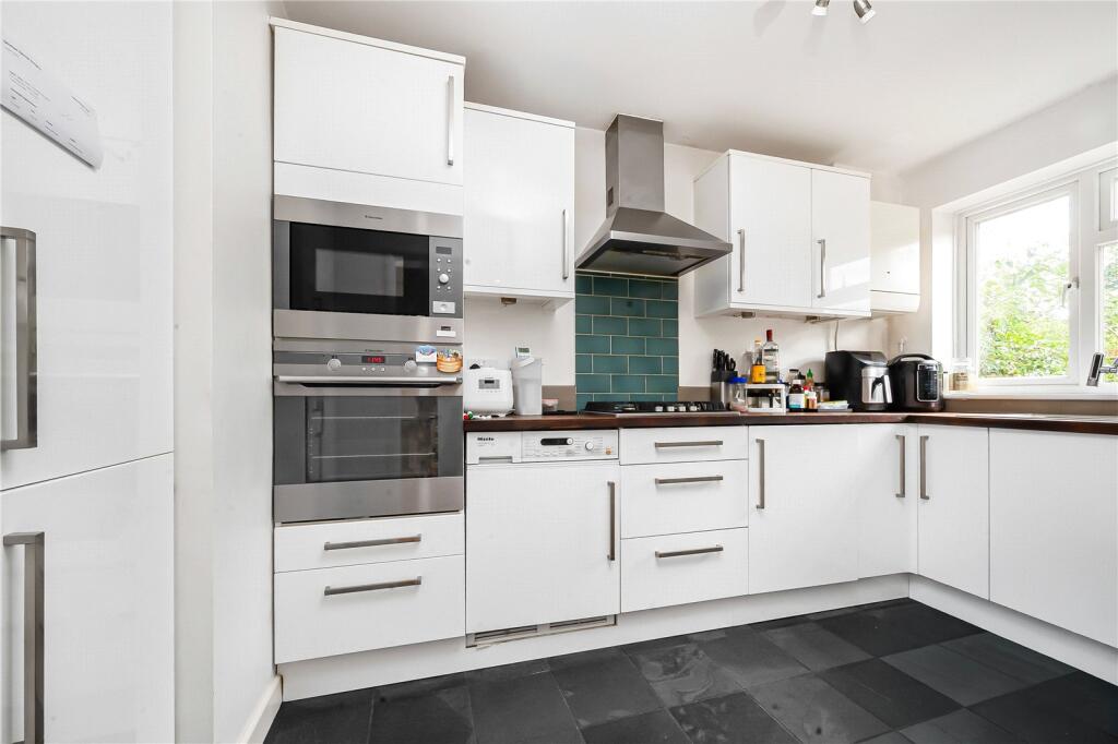Apartment in London, Whitton - More