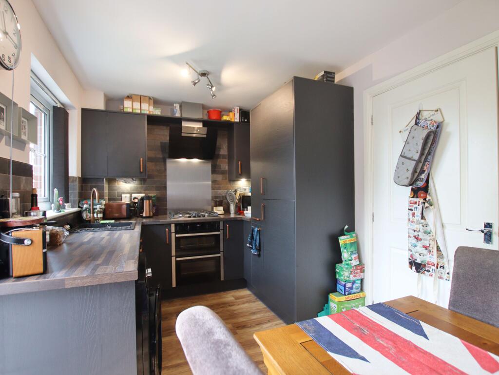 House in Cardiff, Llanharry - View 4