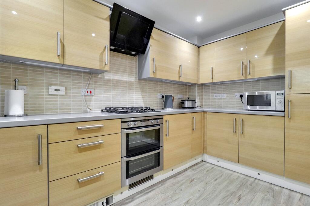 28, Donn Gardens, Bideford, Devon, EX39 photo 3