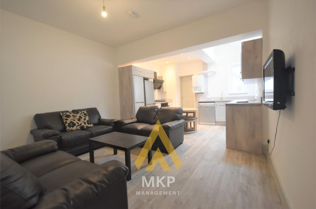 6 bedroom terraced house for rent