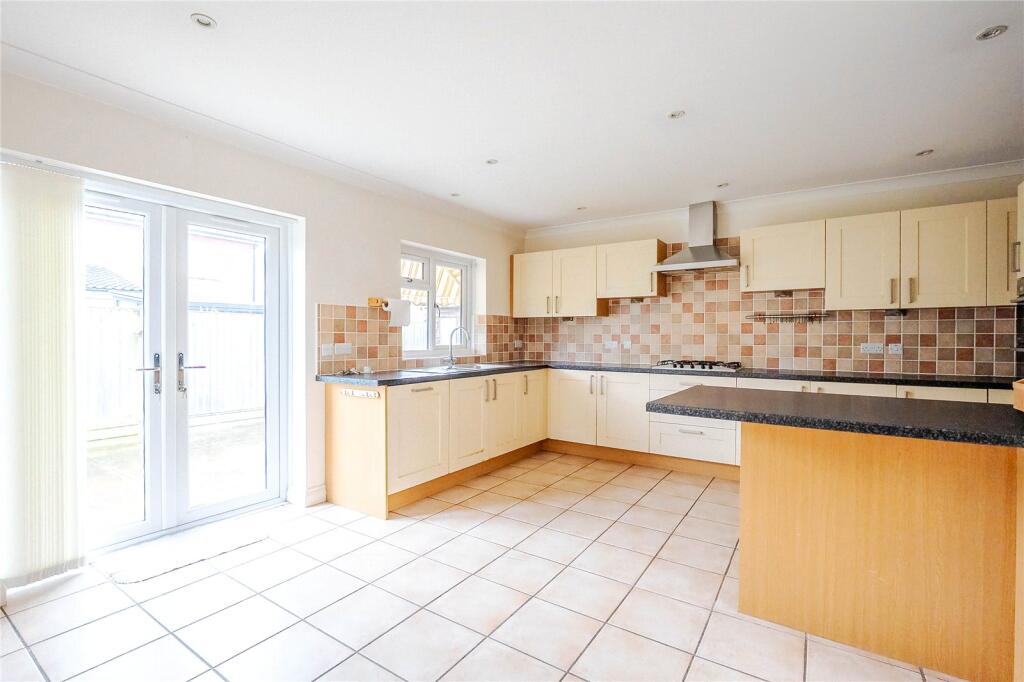 Garden Leys, Leighton Buzzard, Beds, LU7 photo 3