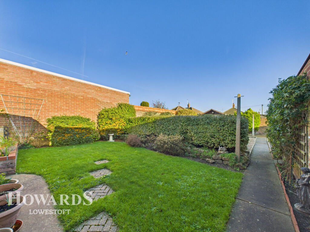 Clovelly Rise, Lowestoft photo 4