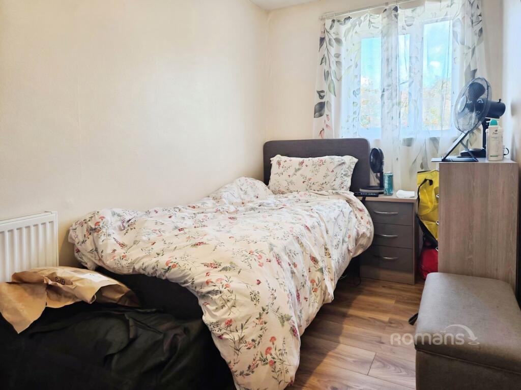 House in Bracknell - More