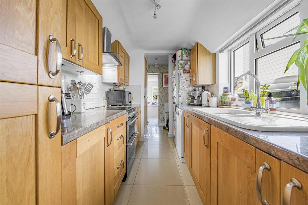 House in Bristol, Kingswood - More