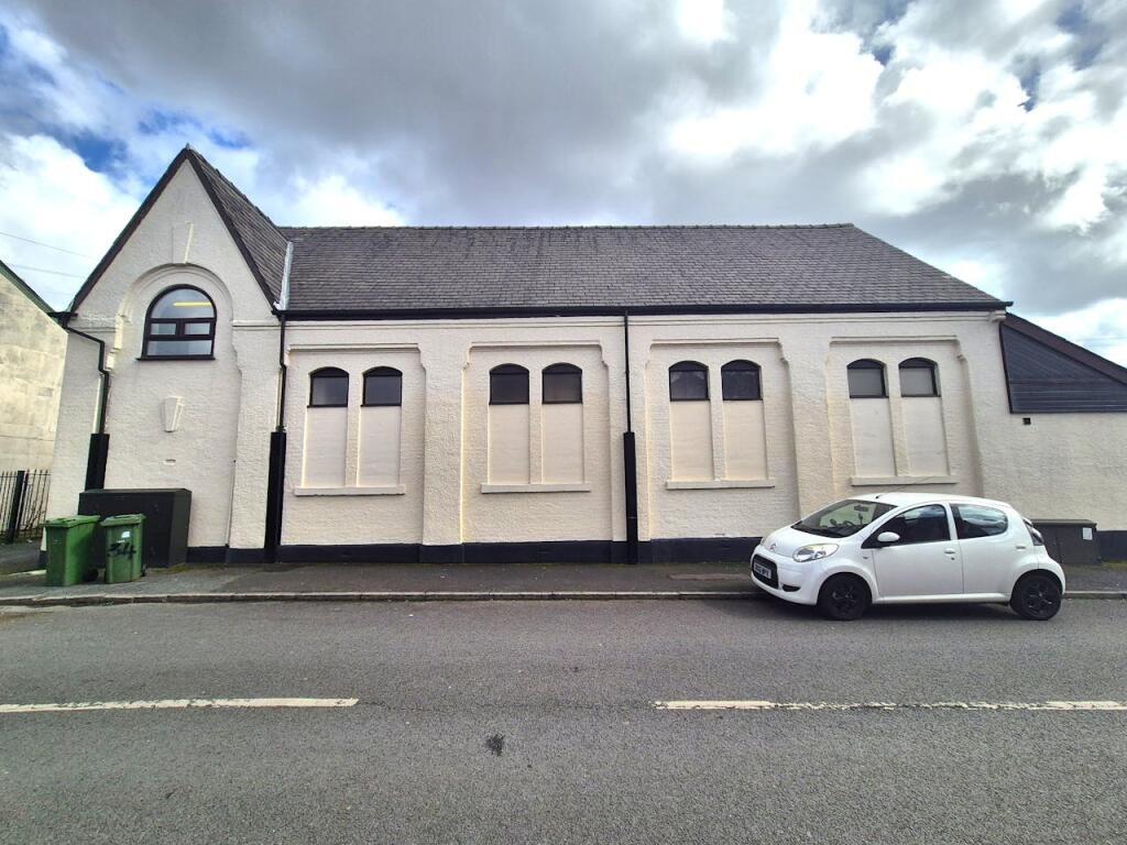 Main image of property: 144 Mossley Road, Ashton-under-Lyne, OL6 6ND