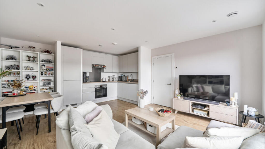 Apartment in Twickenham - View 5