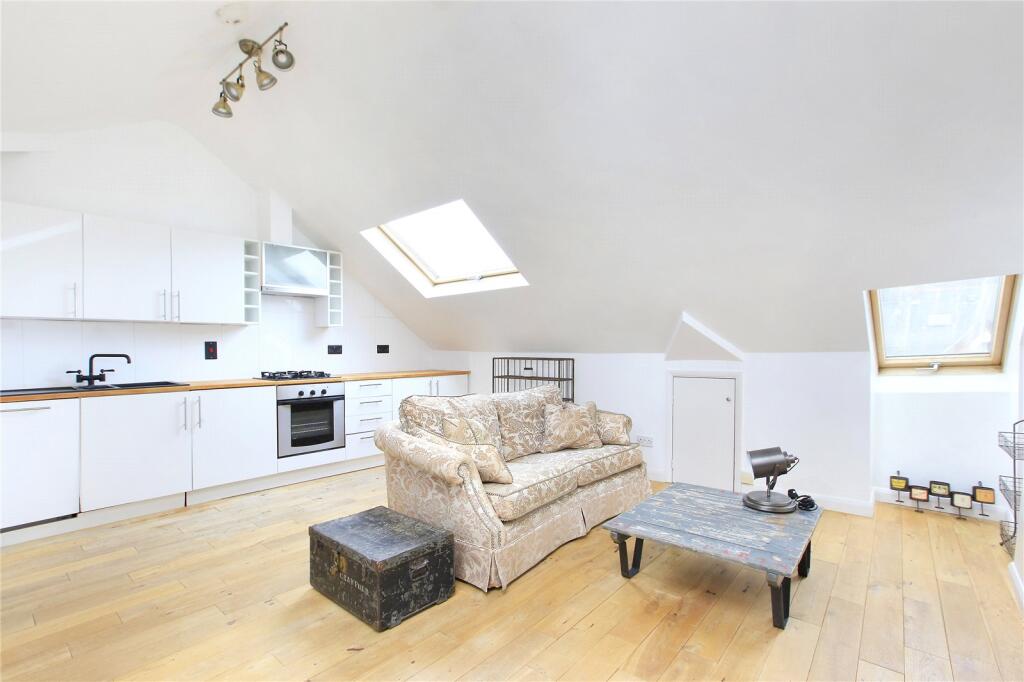 House in London - View 2