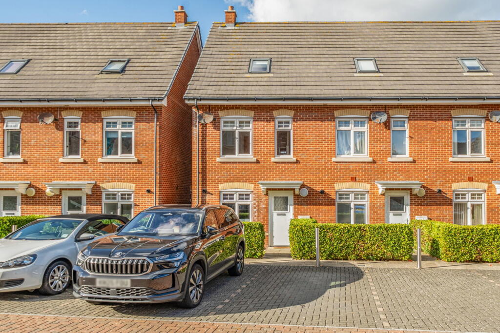 3-bed terraced on Cromwell Gardens, Southbourne, Bournemouth, BH5 2EA, £400,000