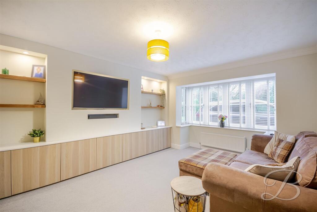 Pine Close, Rainworth, Mansfield photo 3
