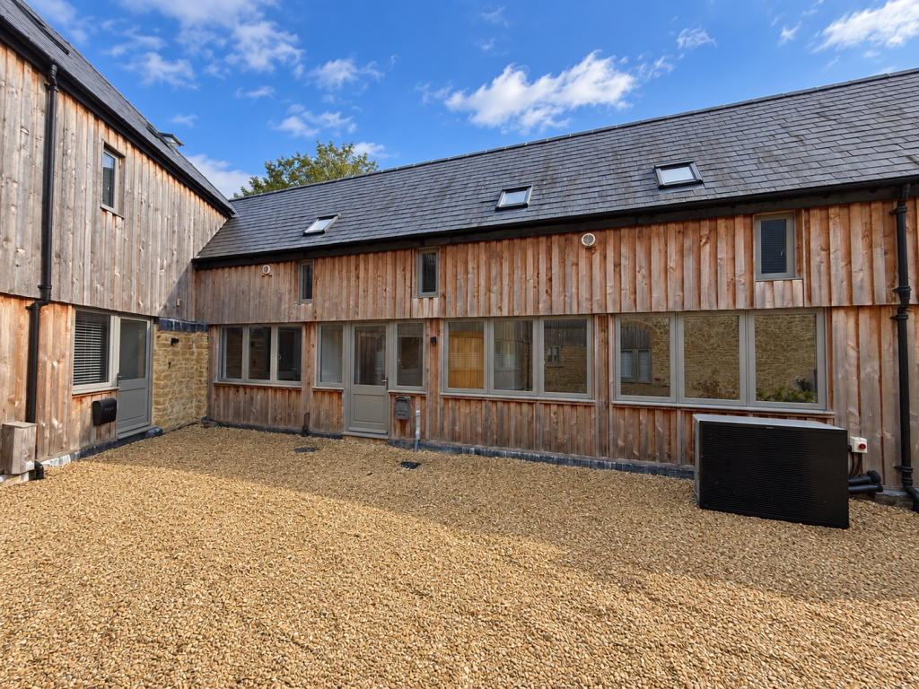 3-bed house on Yeabridge Court, Yeabridge, South Petherton, Somerset, TA13, £300,000