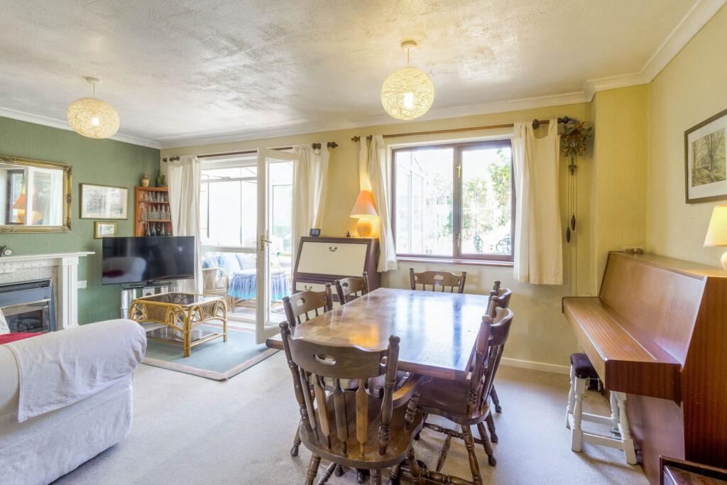 House in Milton Keynes, Redhouse Park, Poets Estate - More