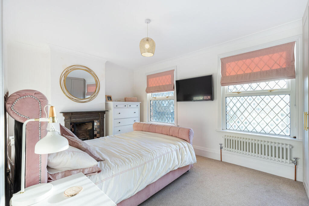 Abbots Road, Abbots Langley, Hertfordshire photo 4
