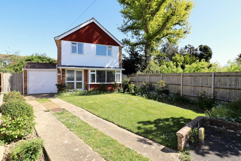 3-bed detached on Wardens Close, Hayling Island, £425,000
