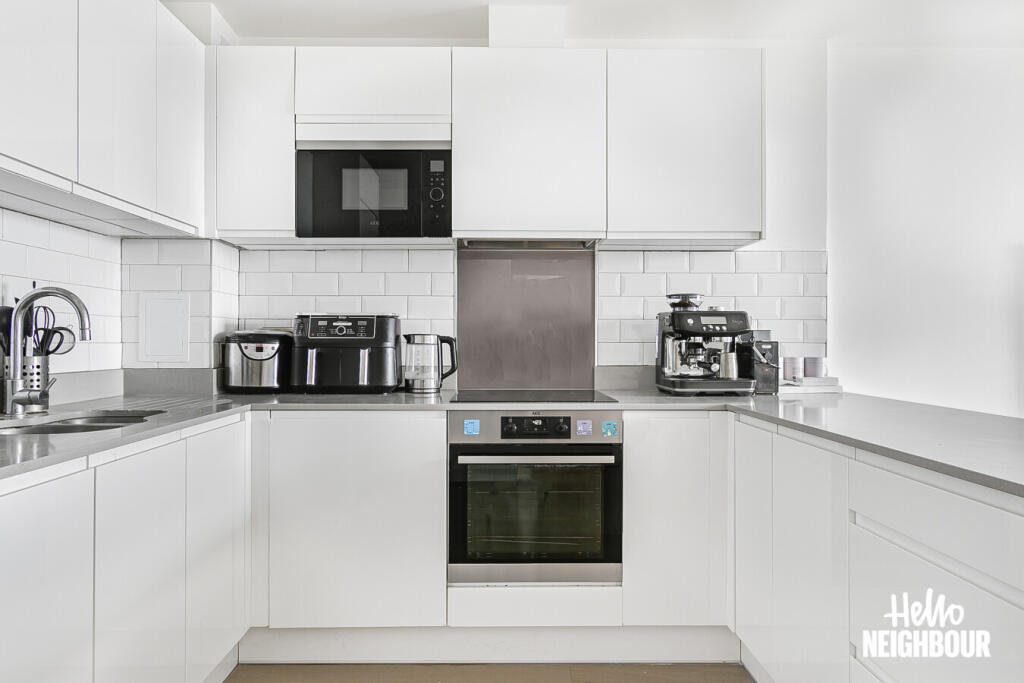 Apartment in Ilford - View 4