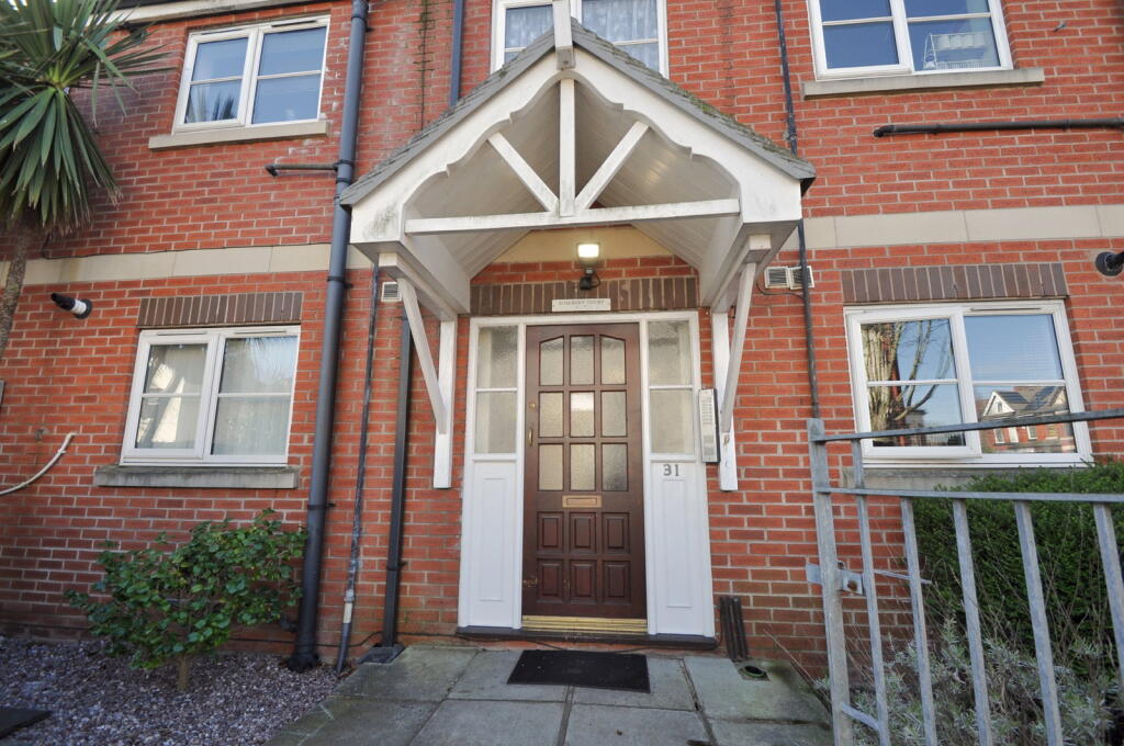 Apartment in Wirral, Liverpool City Region - View 5