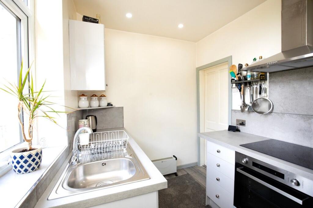House in Calderdale, Thornhills - View 5