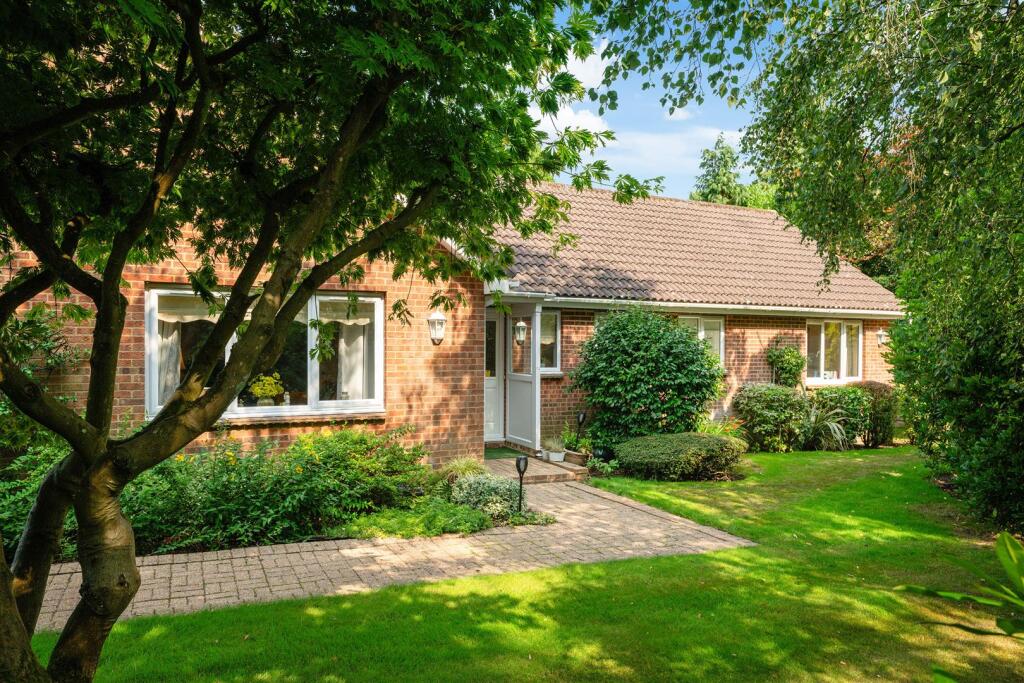 Dorking Road, Walton On The Hill photo 3