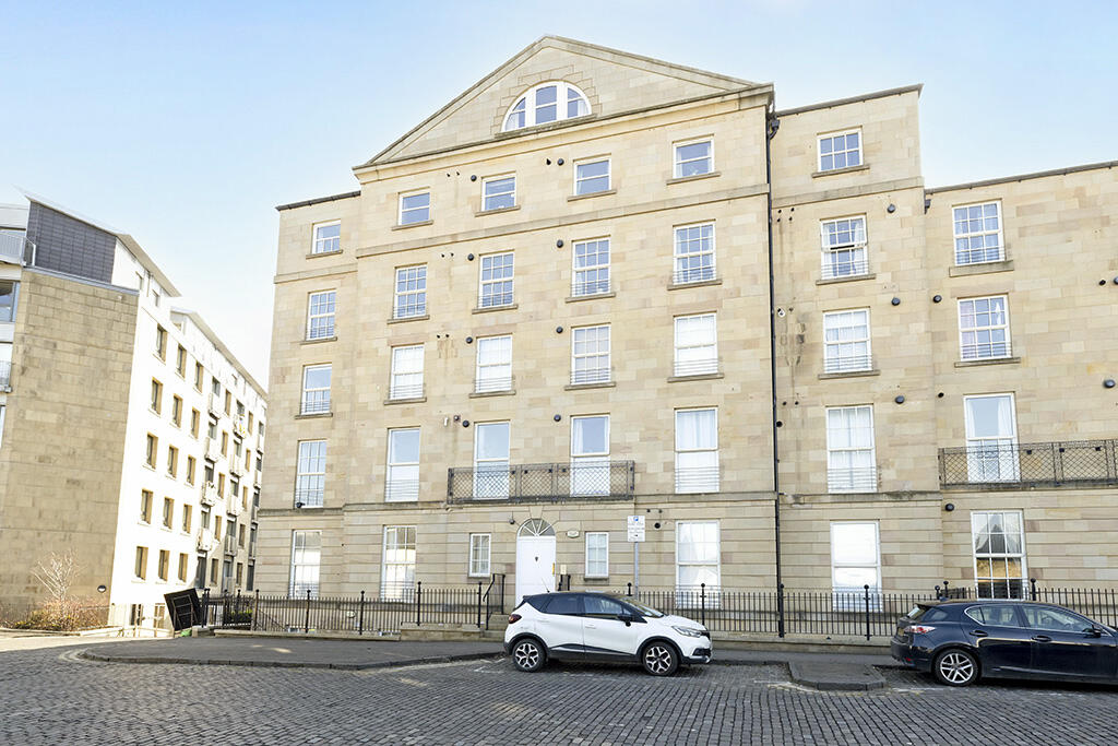 Main image of property: 89 (Flat 12) East London Street, New Town, Edinburgh, EH7 4BQ