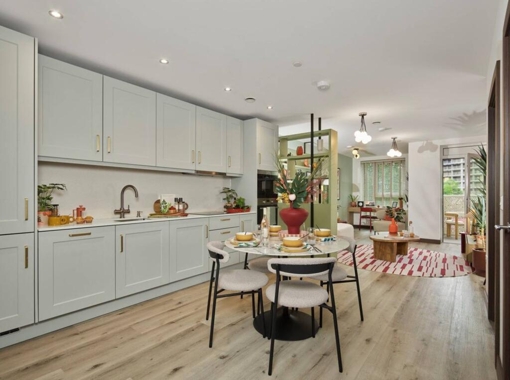 Main image of property: Caxton Square, Wood Green, N22