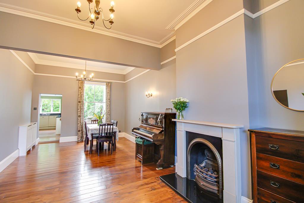 House in Southend-on-Sea - More