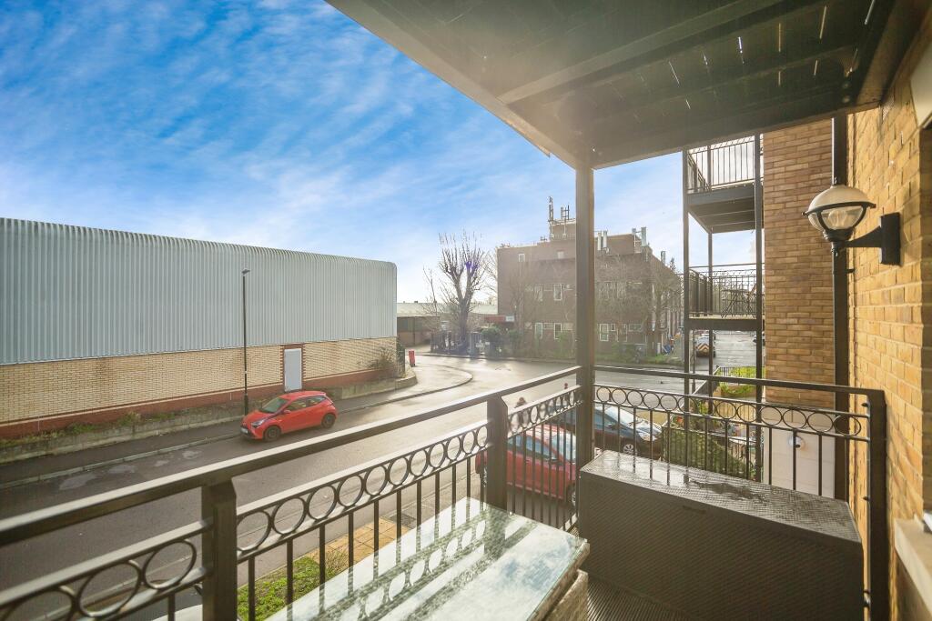 Apartment in Dartford - View 4