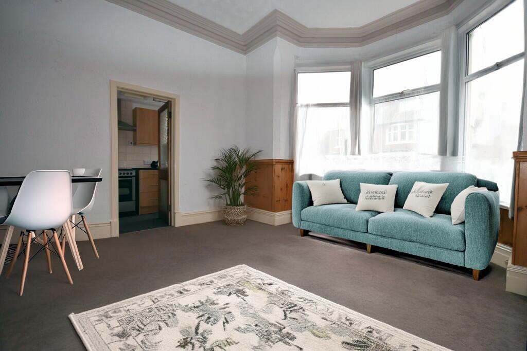 1-bed flat on St. Andrews Road South, Lytham St. Annes, £90,000