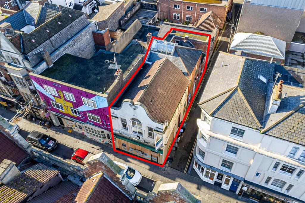 8-bed house on PLANNING | 8 BED HMO | £70K pa | WSM, £200,000