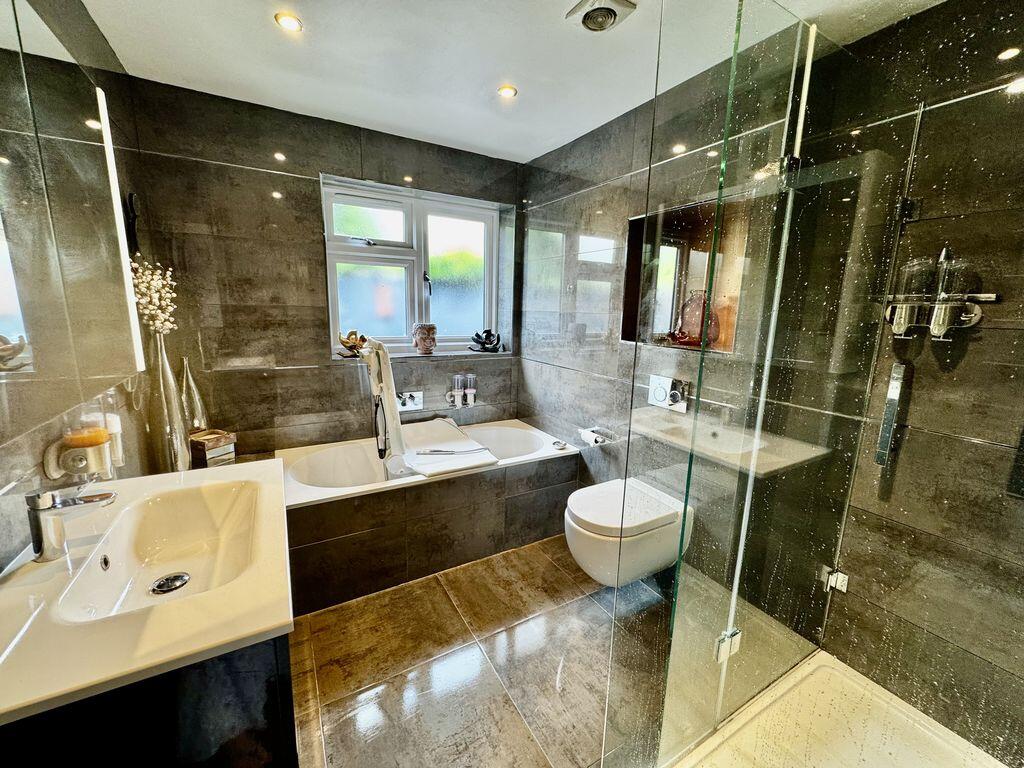 House in Hemel Hempstead, Wooburn - View 5