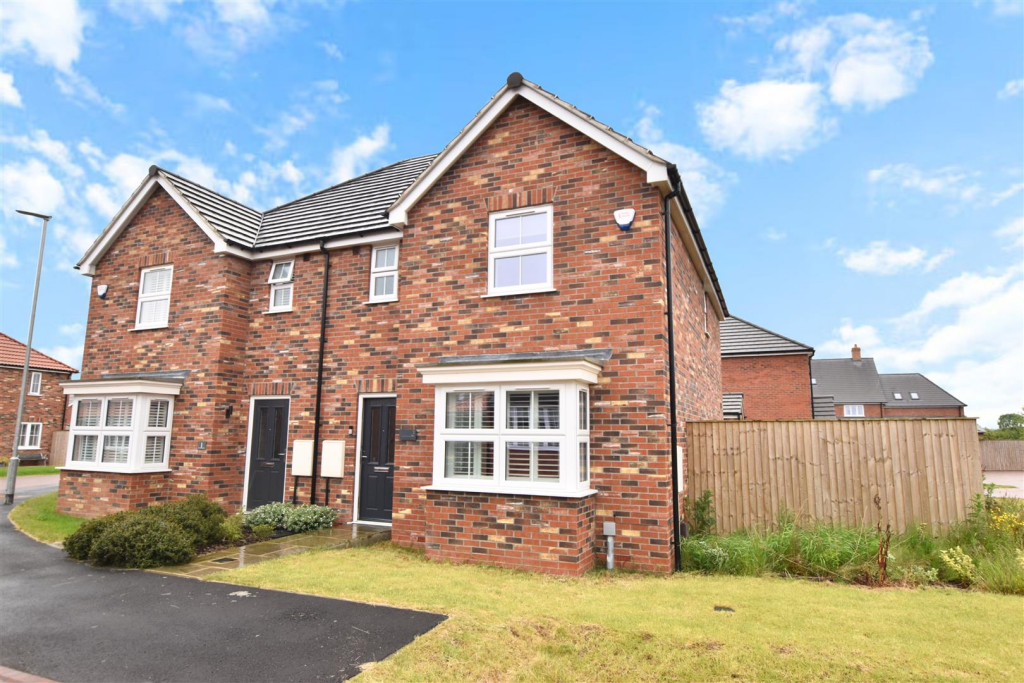 House in Grimsby, Waltham