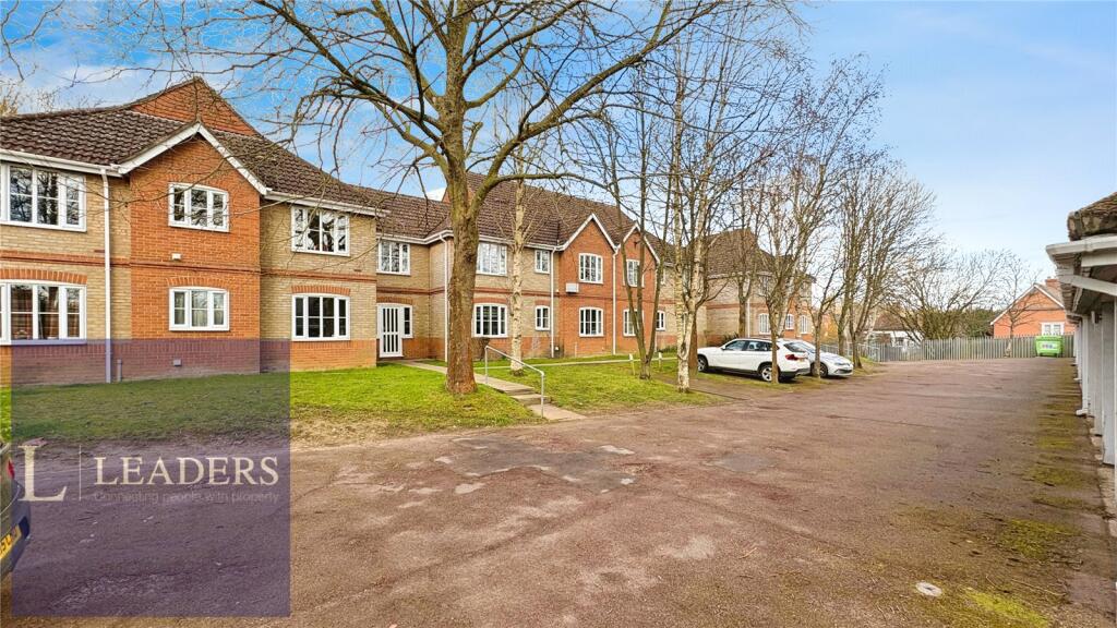 1-bed flat on Swan Street, Sible Hedingham, Halstead, £140,000