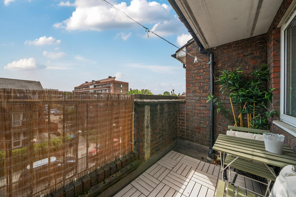Apartment in London, Cossall Estate, Nunhead - View 5