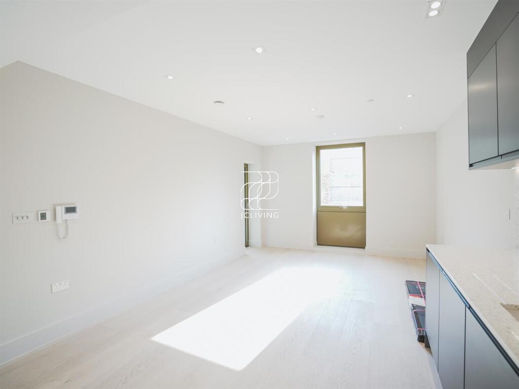Main image of property: 16 Crompton Street, London