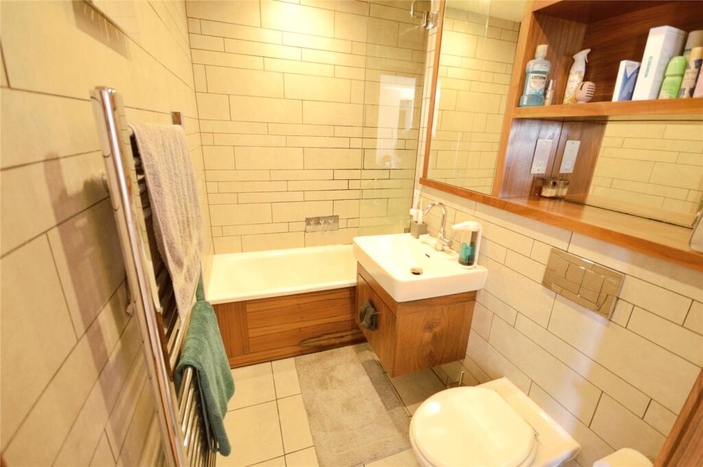 140 HAYES APARTMENTS photo 4