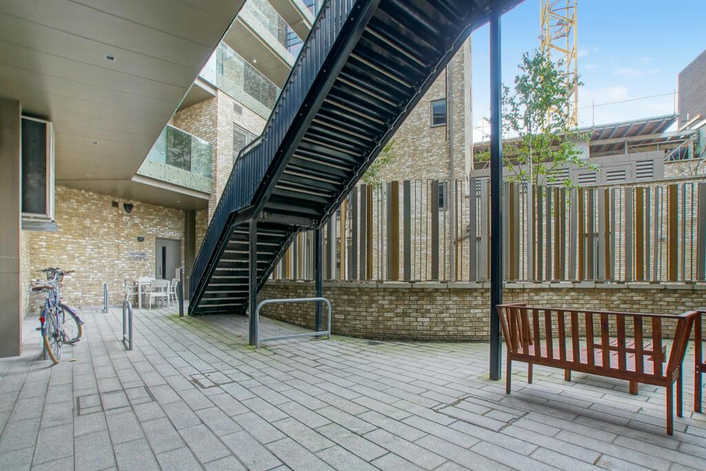 139141 Mare Street E8 Unit 3 12.JPG