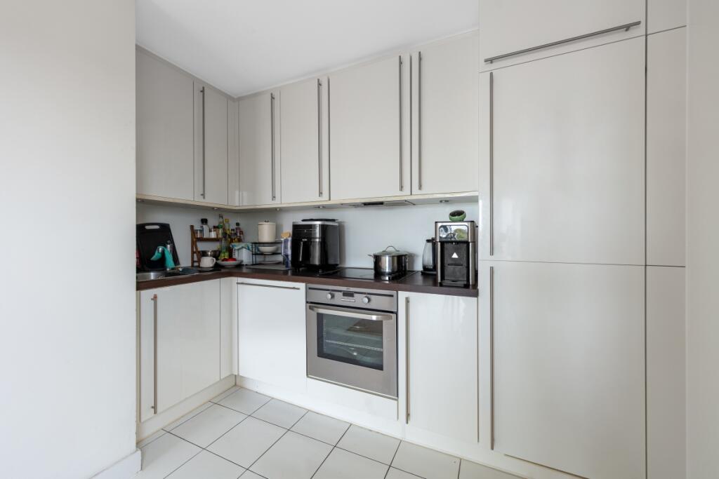 Apartment in London - View 5
