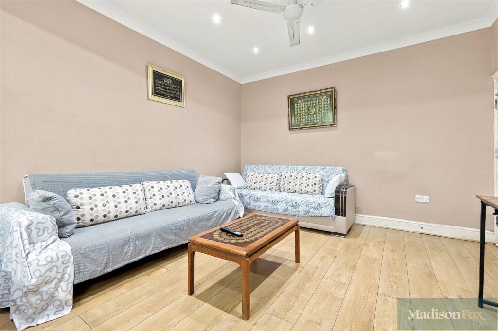 Ashurst Drive, Ilford, Redbridge, IG6 photo 4